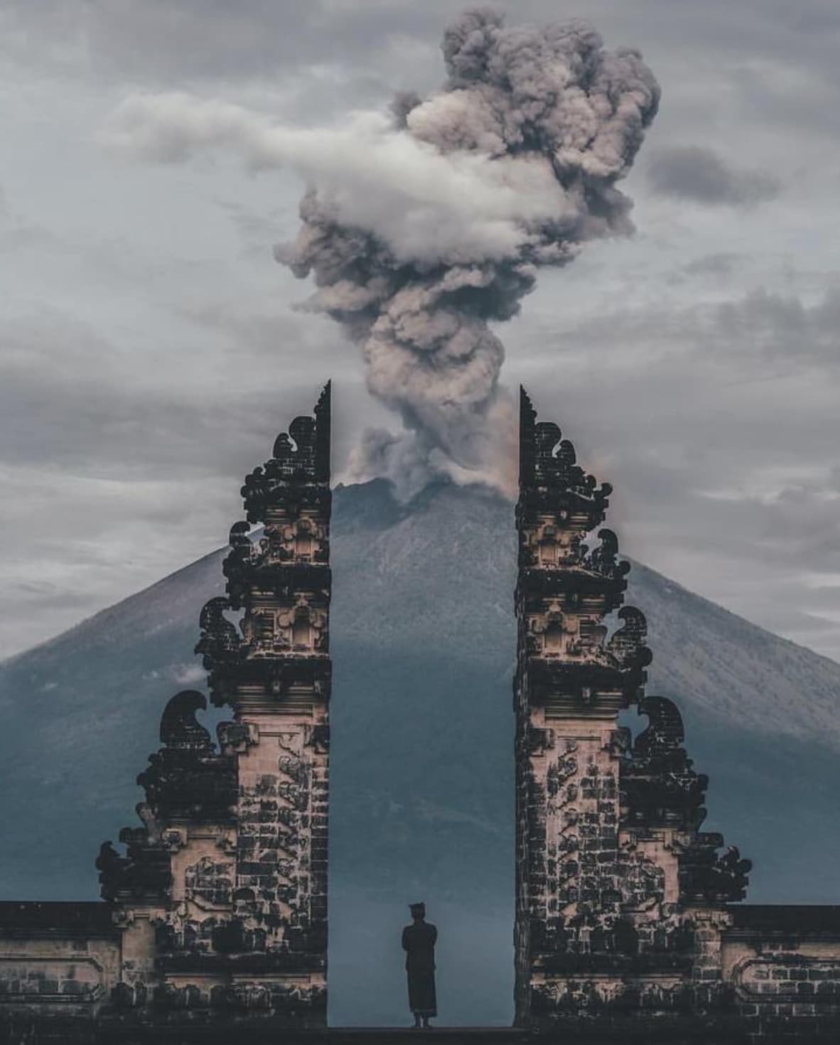 mount agung bali gate of heaven